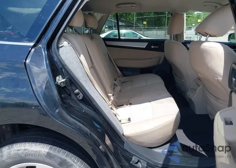 2018 Subaru Outback 2.5I Premium из США, поврежденный, VIN 4S4BSACC5J3365431